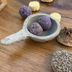 Ciotola Brucia Bombitas, Resine, Palo Santo in Cemento 2