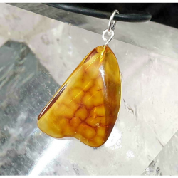 Ambra Pendente Pietra Naturale Burattata – Collana Unisex