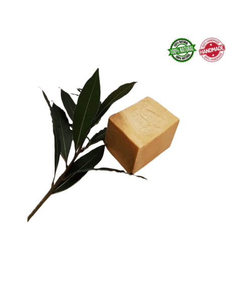 Sapone naturale composto da olio d'oliva e olio di alloro