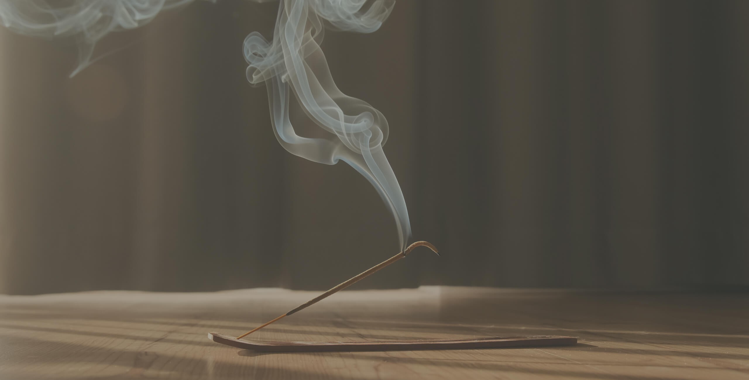 Ingrosso e dettaglio vasta gamma di incensi, oli e resine delle migliori marche tra cui Satya Sai Baba, Vijayshree Golden Nag Champa, Hari Darshan, Goloka, GR International, Aromatika, etc.
